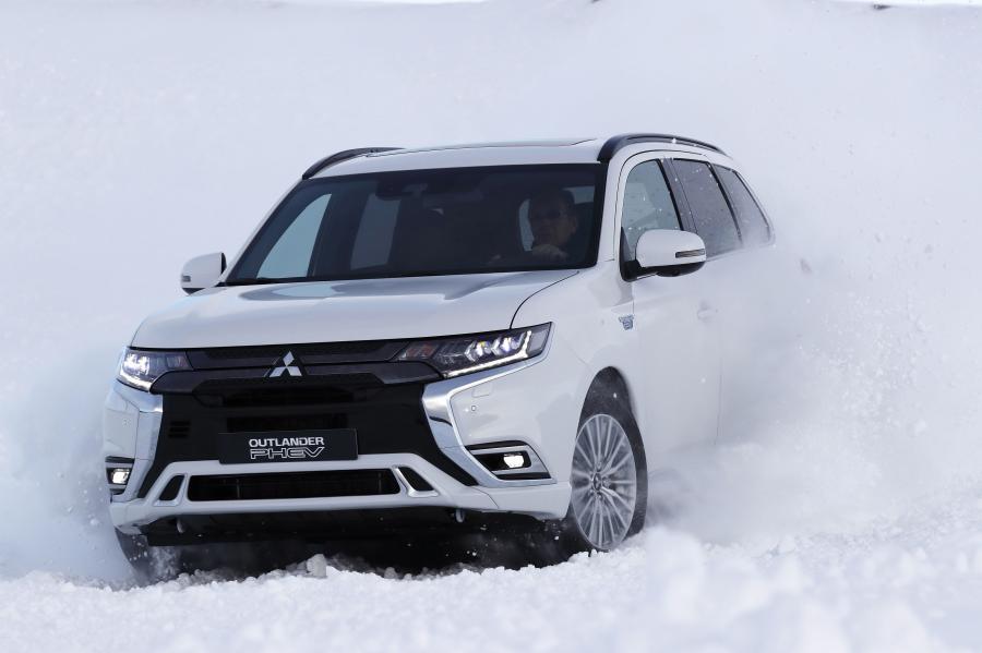  Mitsubishi Outlander PHEV 2018 года  (WW) (фото 12 из 43)